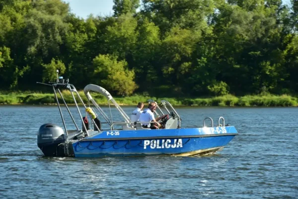 Policjanci wodniacy czuwają nad bezpieczeństwem na małopolskich akwenach