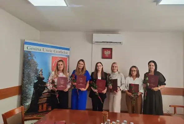 Awans zawodowy nauczycieli w Uściu Gorlickim – uroczystość w urzędzie gminy