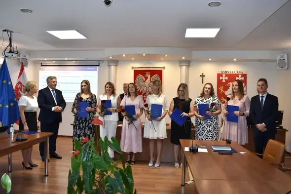 Awans zawodowy nauczycieli z Gminy Łużna – wręczenie aktów podczas sesji Rady Gminy