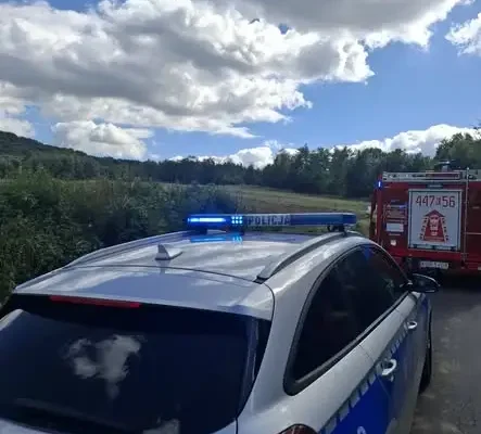Wyciek płynów eksploatacyjnych w Bednarskiem – interwencja OSP Lipinki