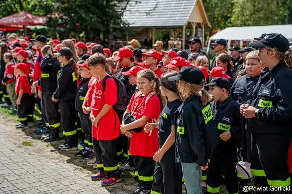 IV Powiatowy Zlot Młodzieżowych Drużyn Pożarniczych w Wysowej-Zdroju zgromadził blisko 400 uczestników
