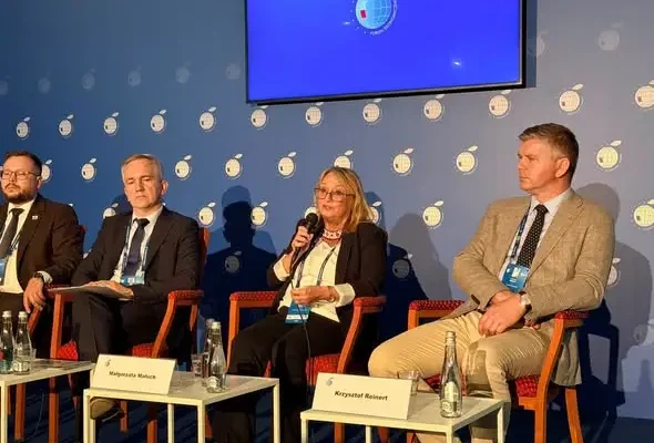 Wójt Gminy Sękowa na Forum Ekonomicznym w Karpaczu: dwa panele o zabytkach i turystyce