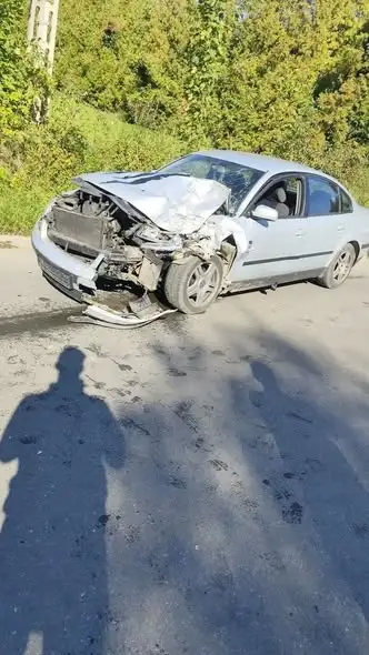 Kolizja samochodu osobowego z ciężarowym w Bieczu na ul. Podwale