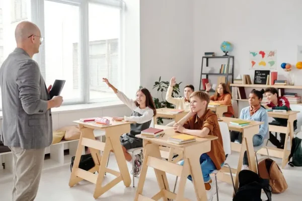 „Poznaj finanse” – bezpłatne materiały edukacyjne trafiły do szkół podstawowych