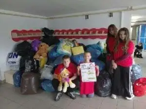 Społeczność szkolna z Bobowej wsparła Nikolię Woźniak w charytatywnej zbiórce