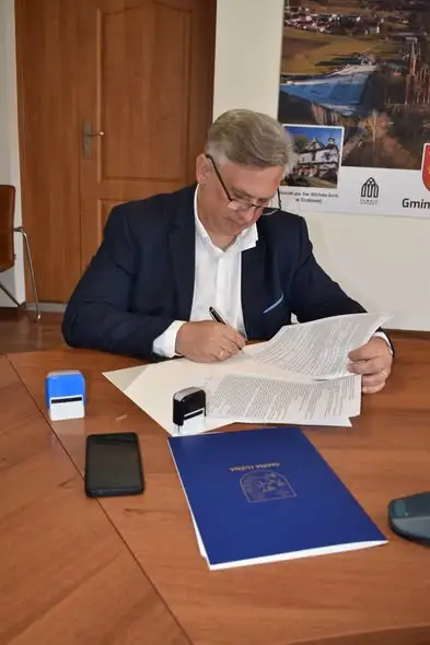 Nowe boisko sportowe przy szkole w Mszance – umowa podpisana