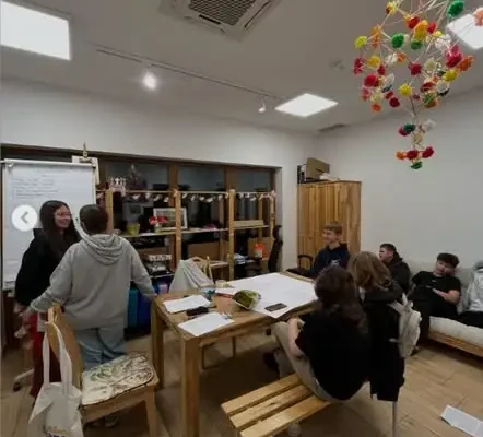 Młodzież z gminy Ropa tworzy spektakl w projekcie „Bez scenariusza”