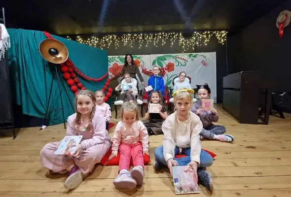 Kreatywne Rączki z Sękowej tworzyły wyjątkowe tabliczki