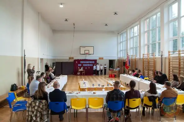 Pierwszoklasiści z Siar oficjalnie uczniami – pasowanie w szkole im. Władysława Długosza
